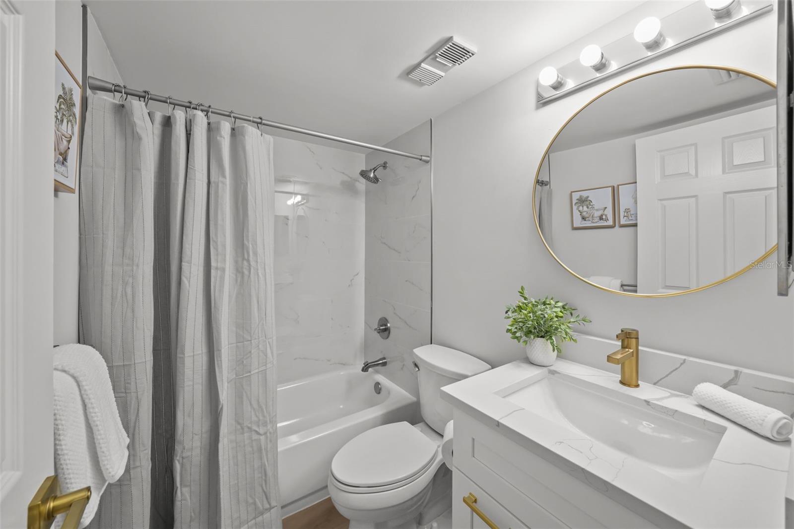 Image 25 of 62 For 6051 Sun Boulevard 111