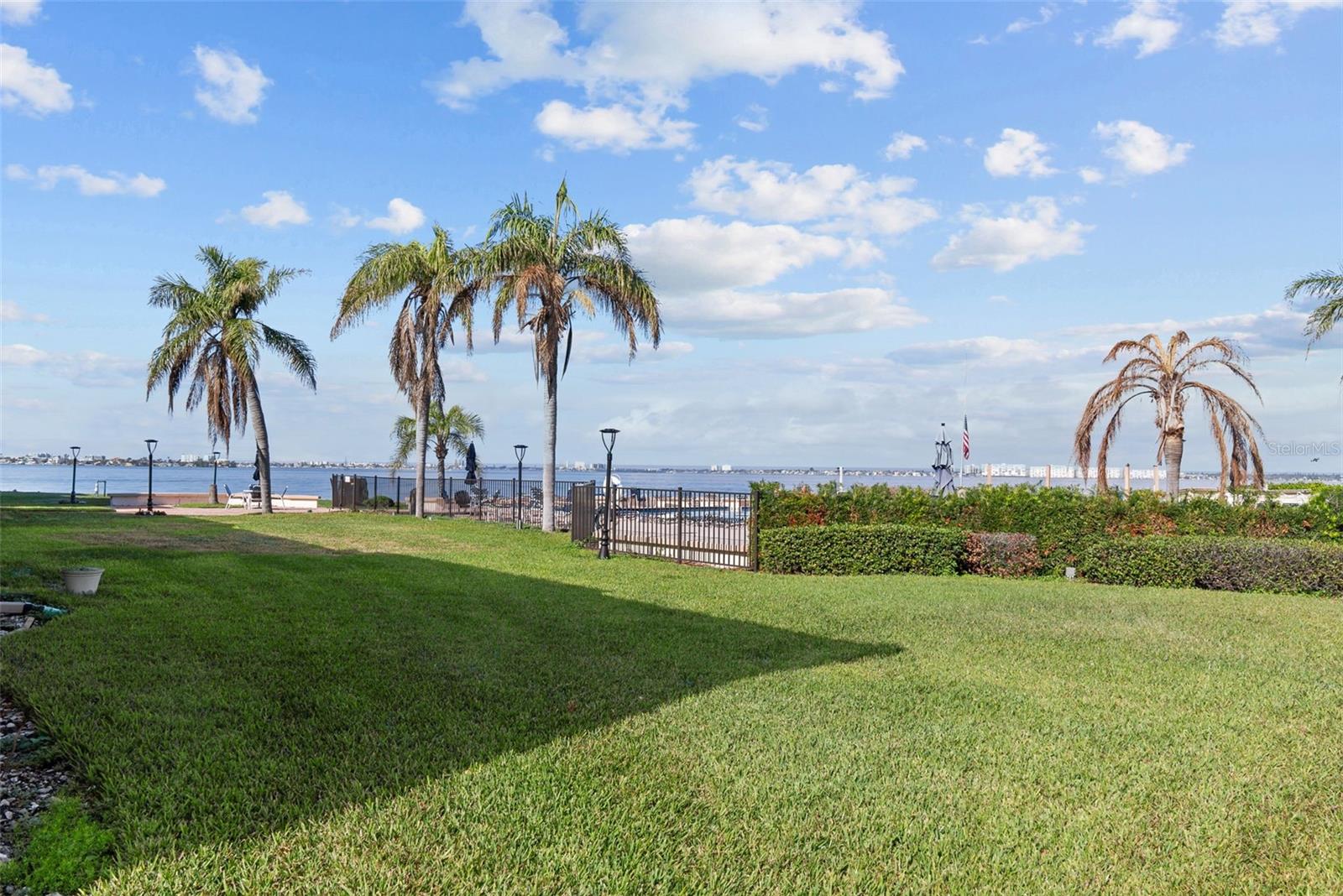 Image 34 of 62 For 6051 Sun Boulevard 111