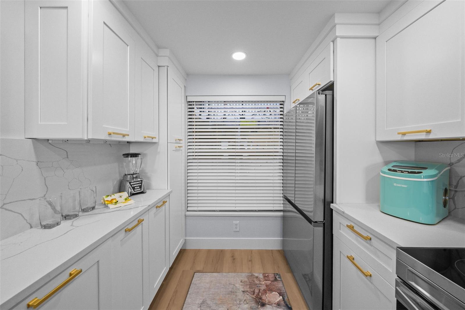 Image 7 of 62 For 6051 Sun Boulevard 111