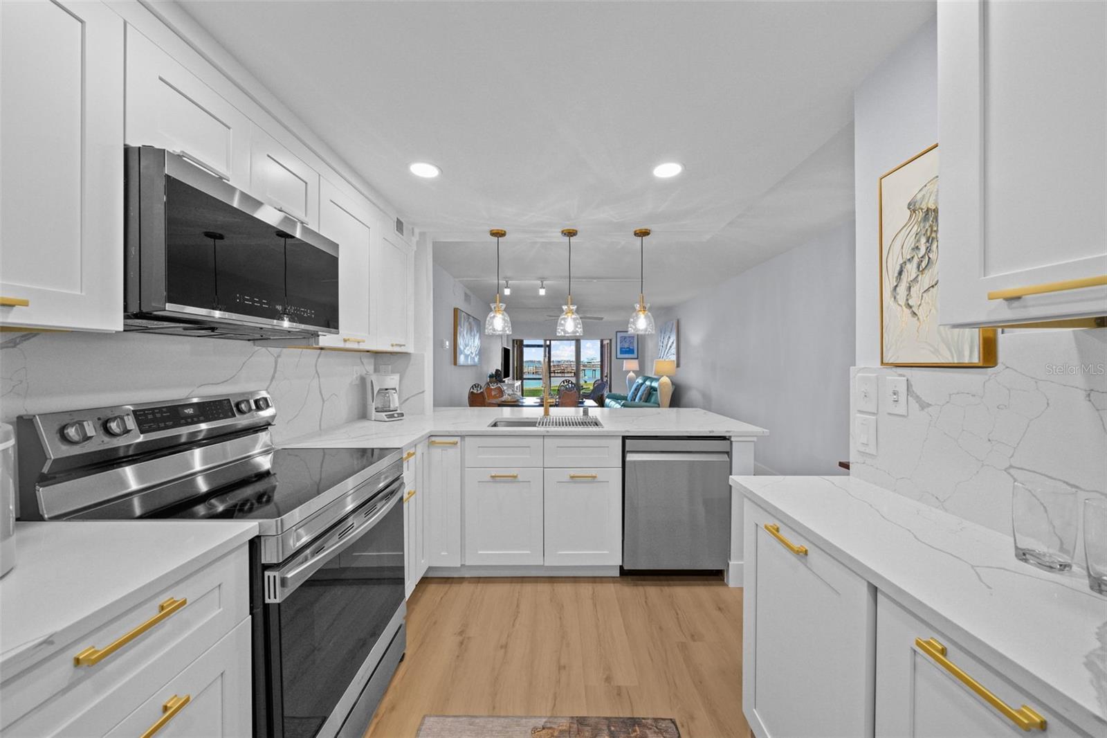 Image 8 of 62 For 6051 Sun Boulevard 111