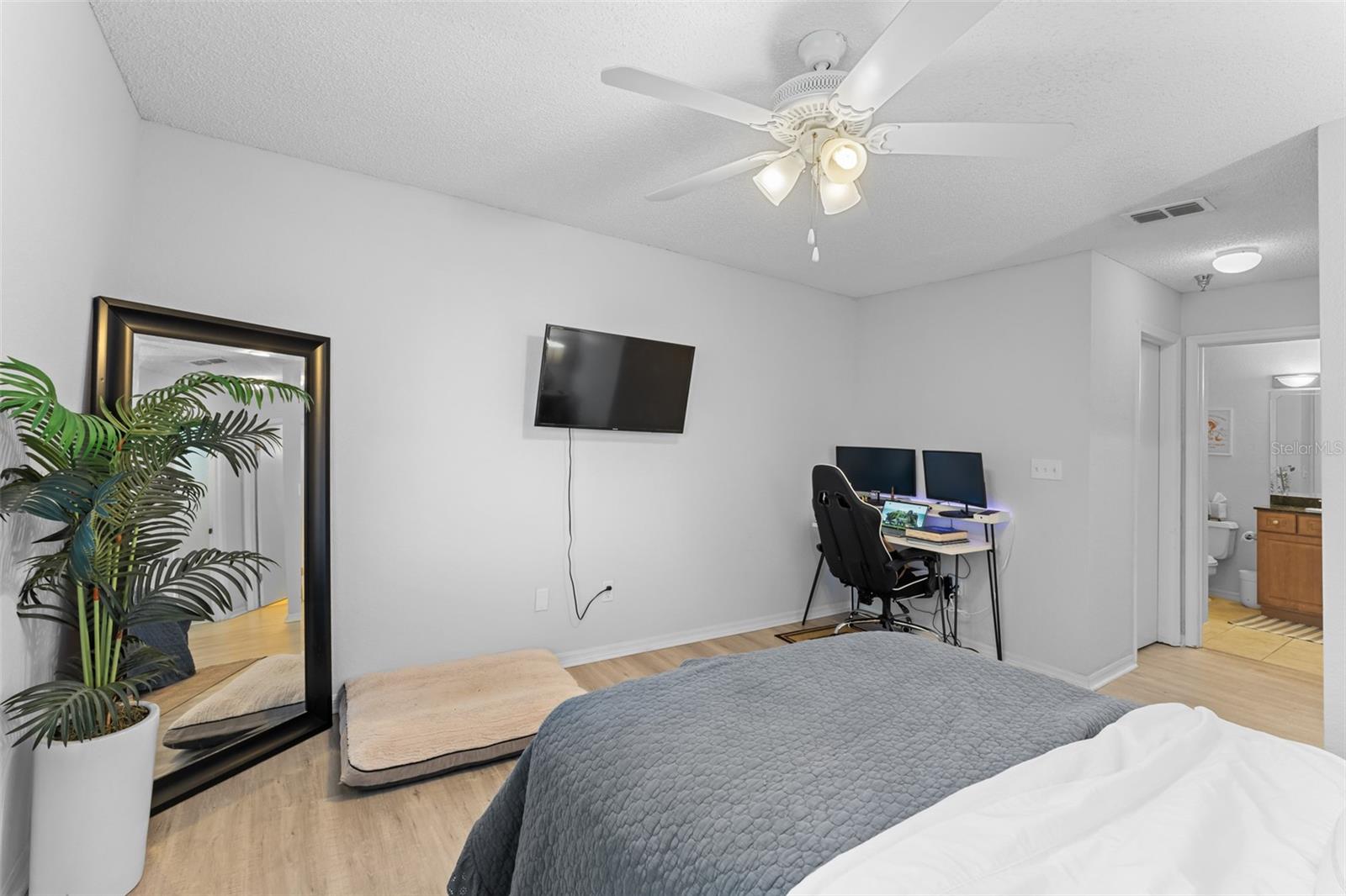 Image 13 of 24 For 10265 Gandy Boulevard N 808