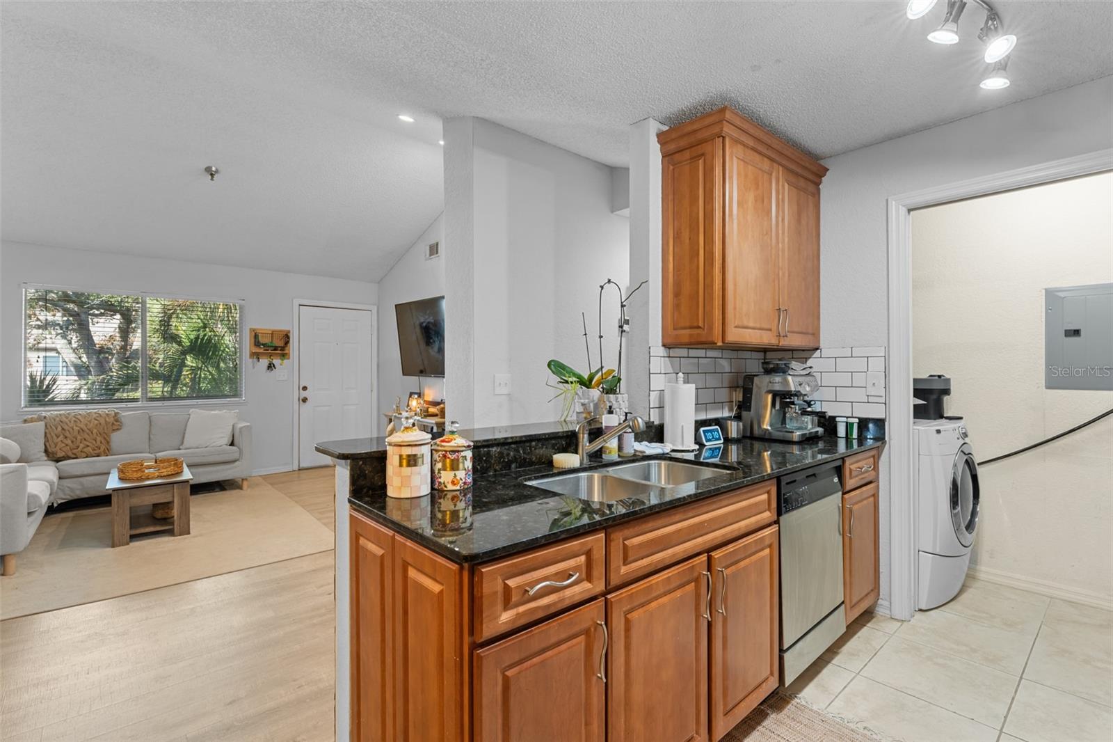 Image 8 of 24 For 10265 Gandy Boulevard N 808
