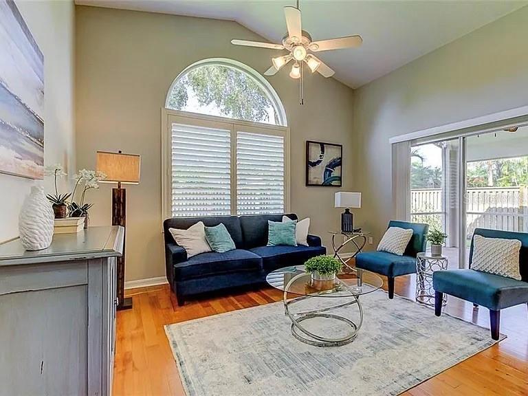 Image 15 of 36 For 11842 Derbyshire Drive