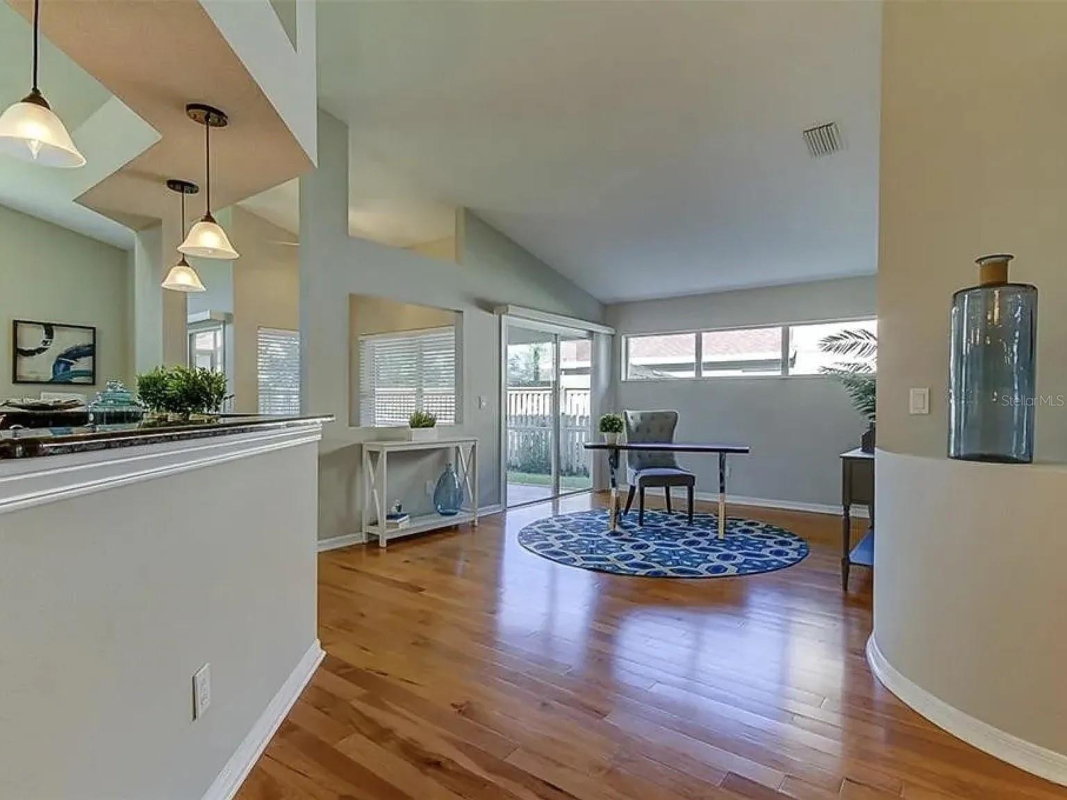 Image 17 of 36 For 11842 Derbyshire Drive