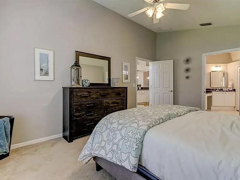 Image 23 of 36 For 11842 Derbyshire Drive