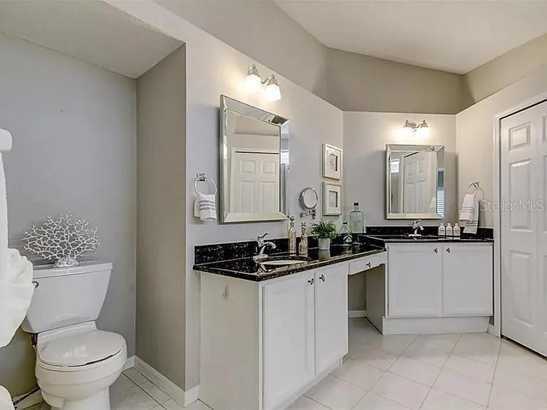 Image 24 of 36 For 11842 Derbyshire Drive
