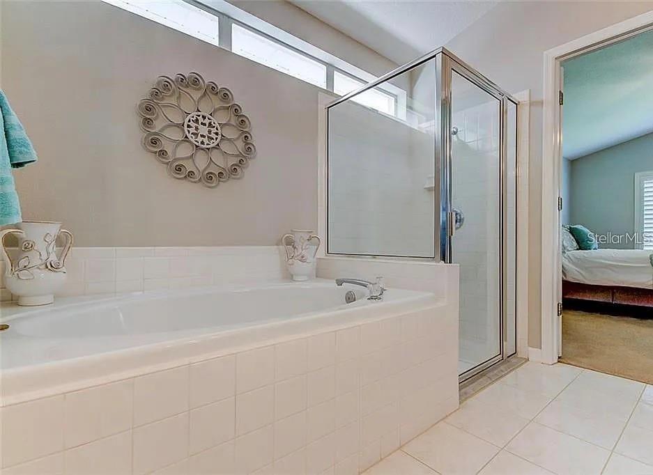 Image 25 of 36 For 11842 Derbyshire Drive