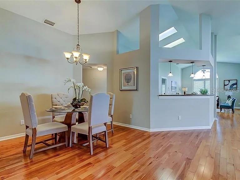 Image 4 of 36 For 11842 Derbyshire Drive