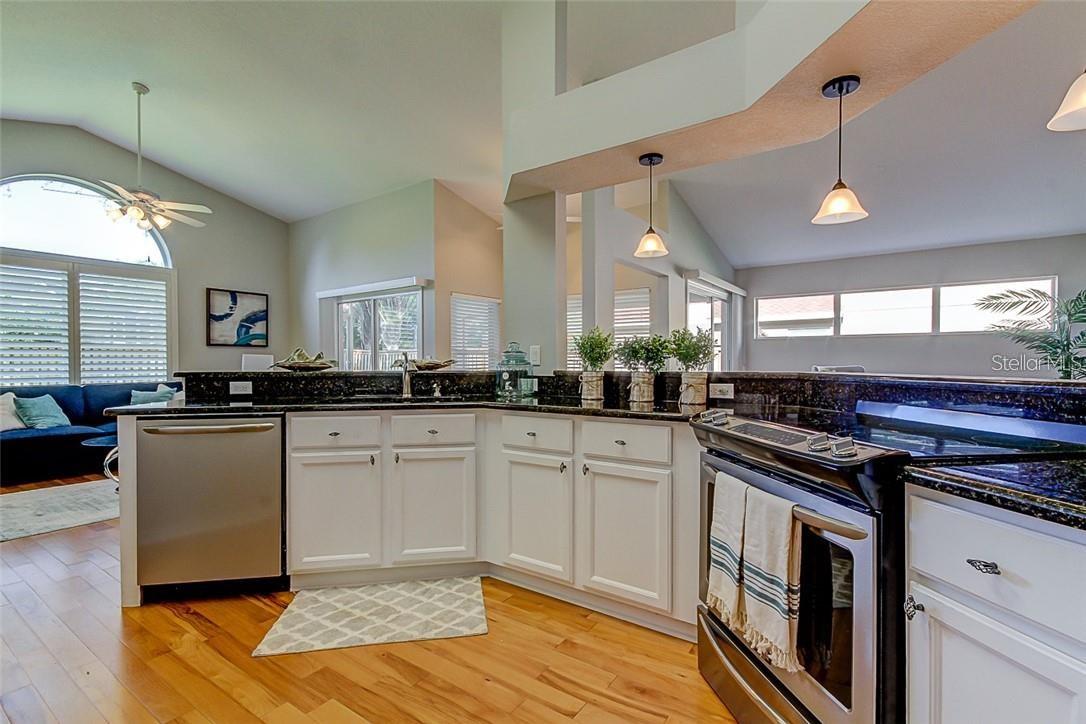 Image 6 of 36 For 11842 Derbyshire Drive