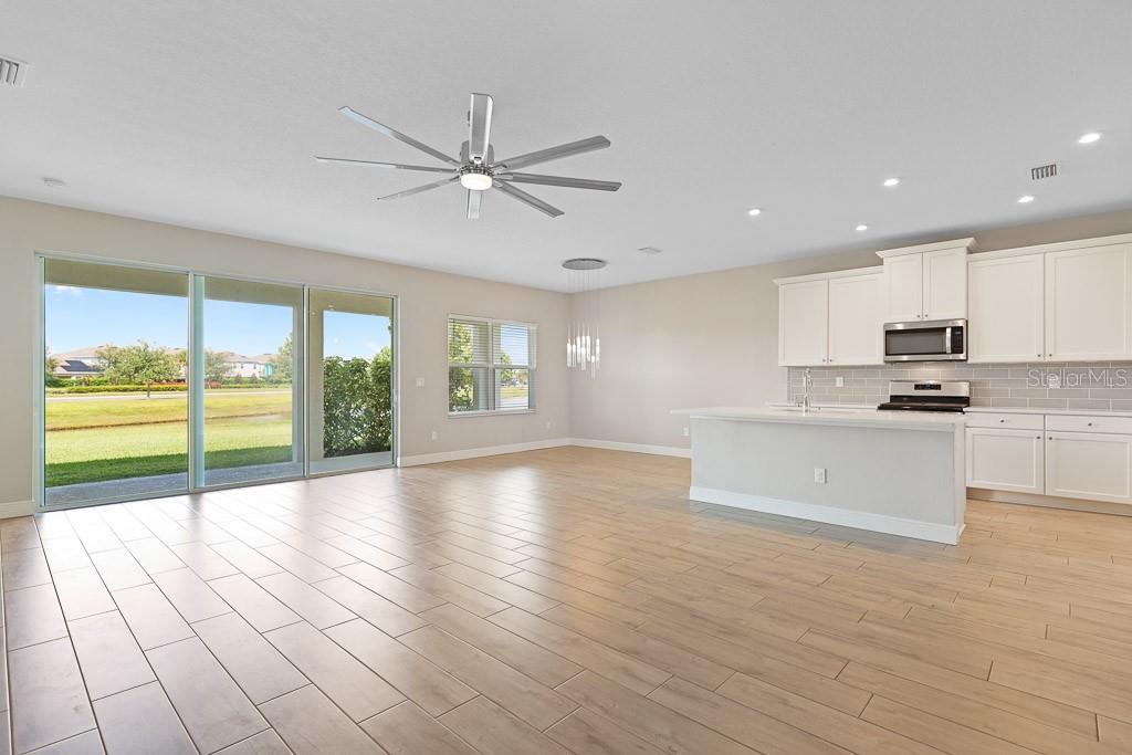 Image 6 of 46 For 5420 Silver Sun Drive