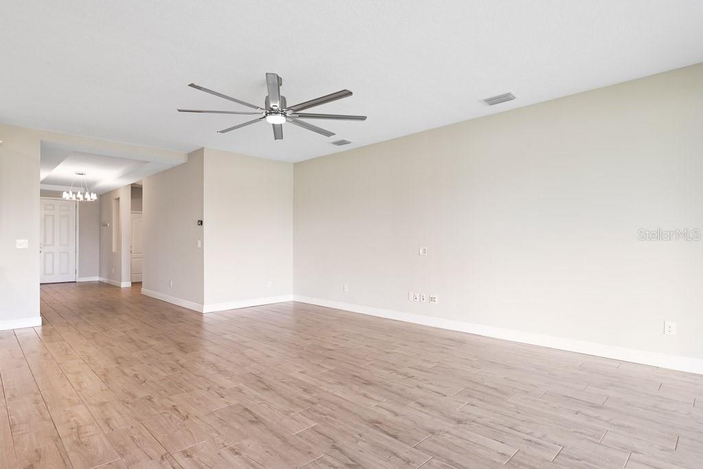 Image 9 of 46 For 5420 Silver Sun Drive