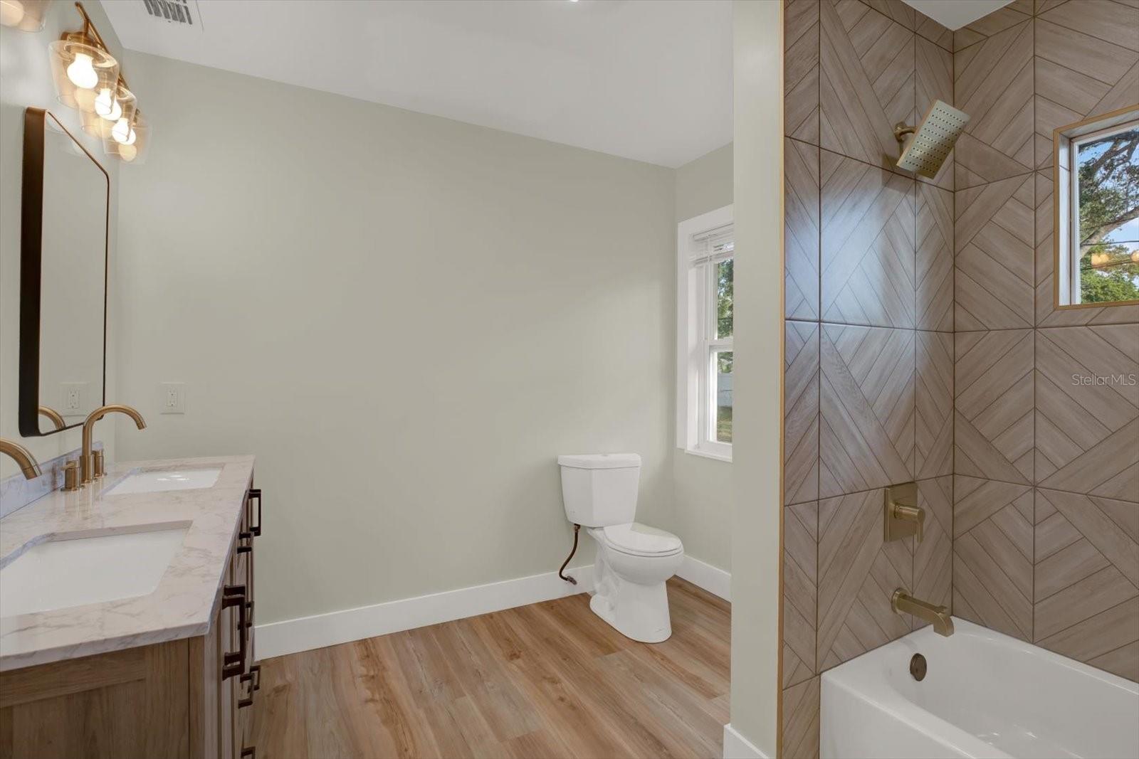 Image 11 of 19 For 1352 Parkwood Street