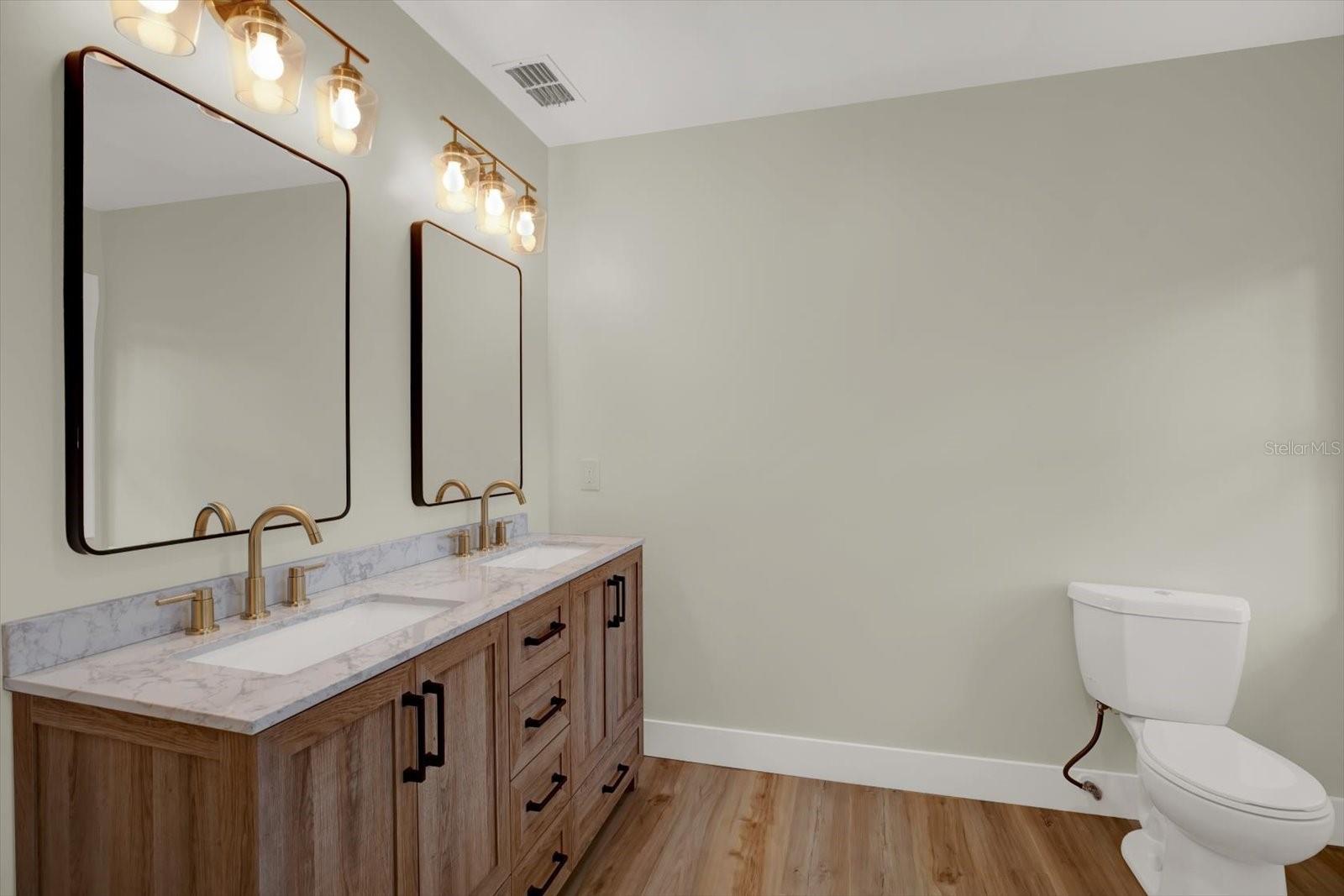 Image 12 of 19 For 1352 Parkwood Street