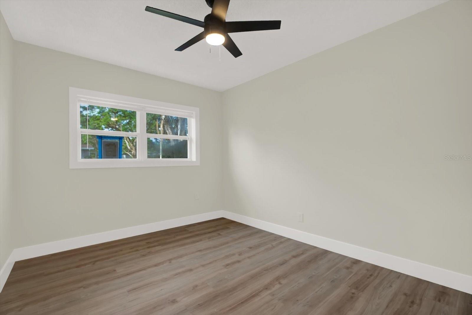 Image 16 of 19 For 1352 Parkwood Street