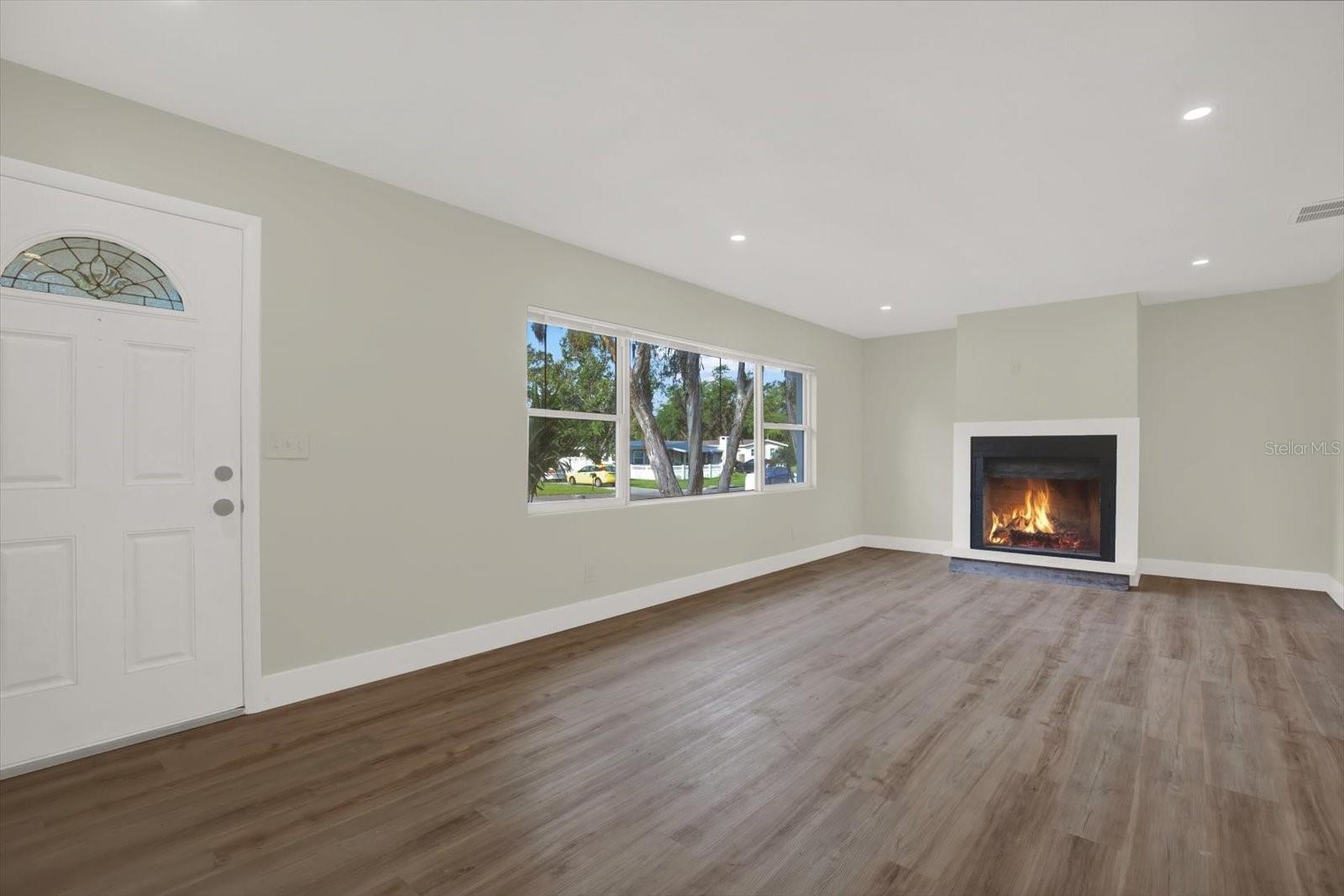 Image 3 of 19 For 1352 Parkwood Street