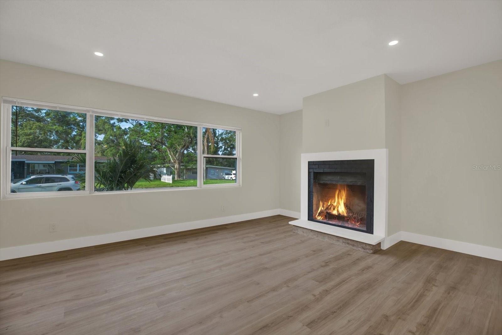 Image 4 of 19 For 1352 Parkwood Street