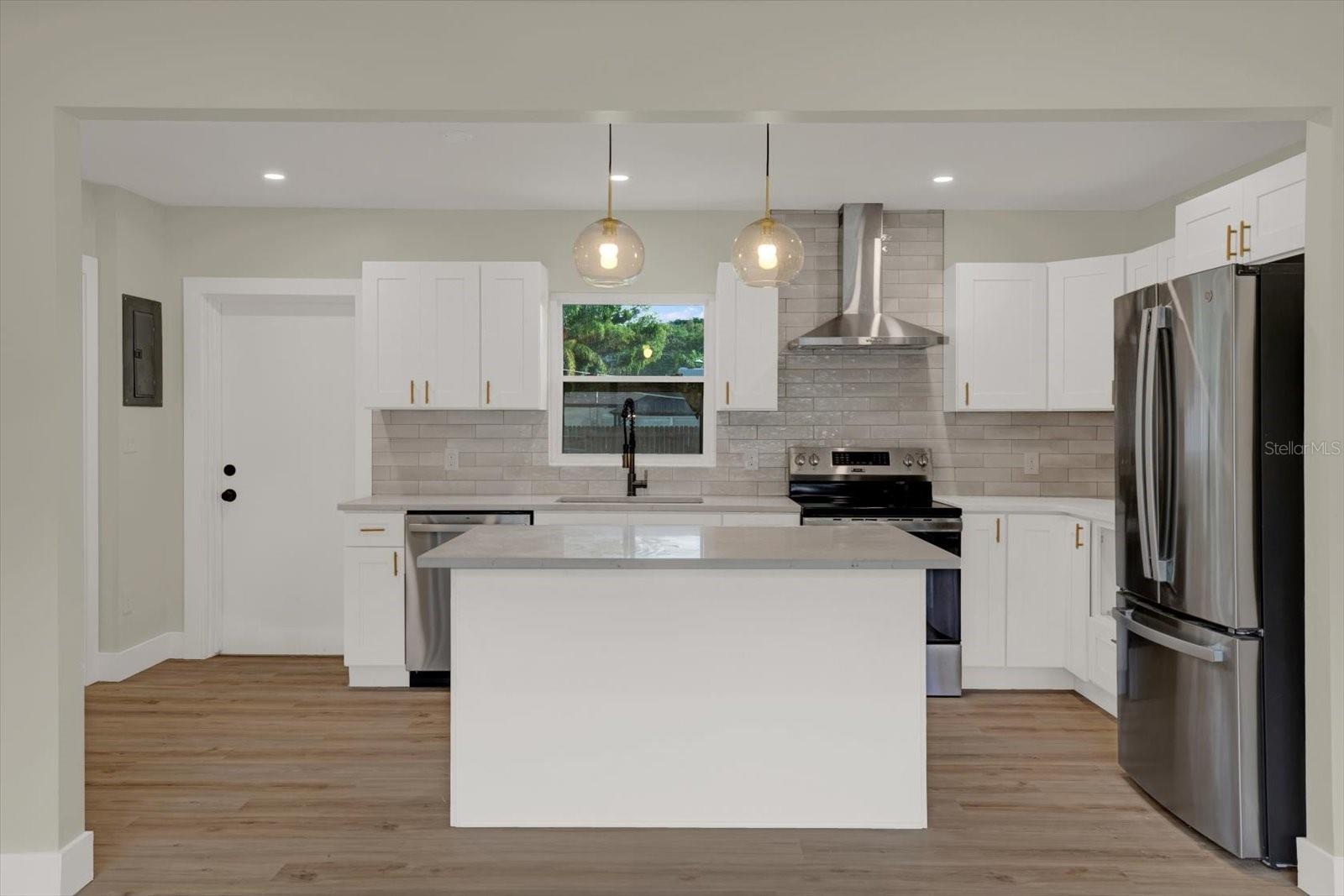 Image 5 of 19 For 1352 Parkwood Street