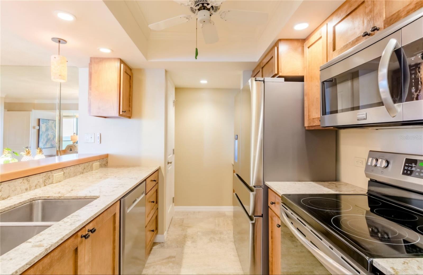 Image 13 of 27 For 450 S Gulfview Blvd  703