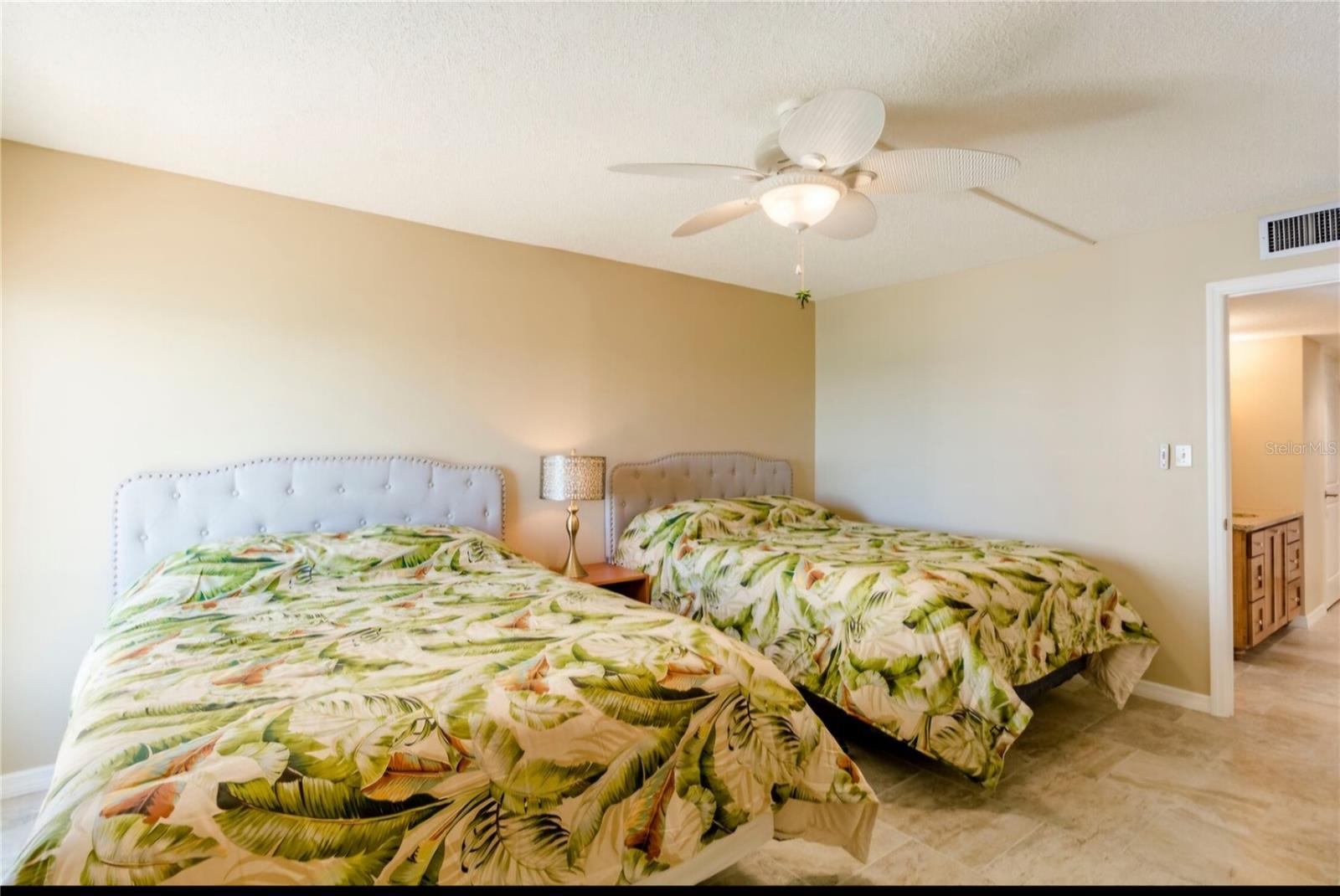 Image 25 of 27 For 450 S Gulfview Blvd  703