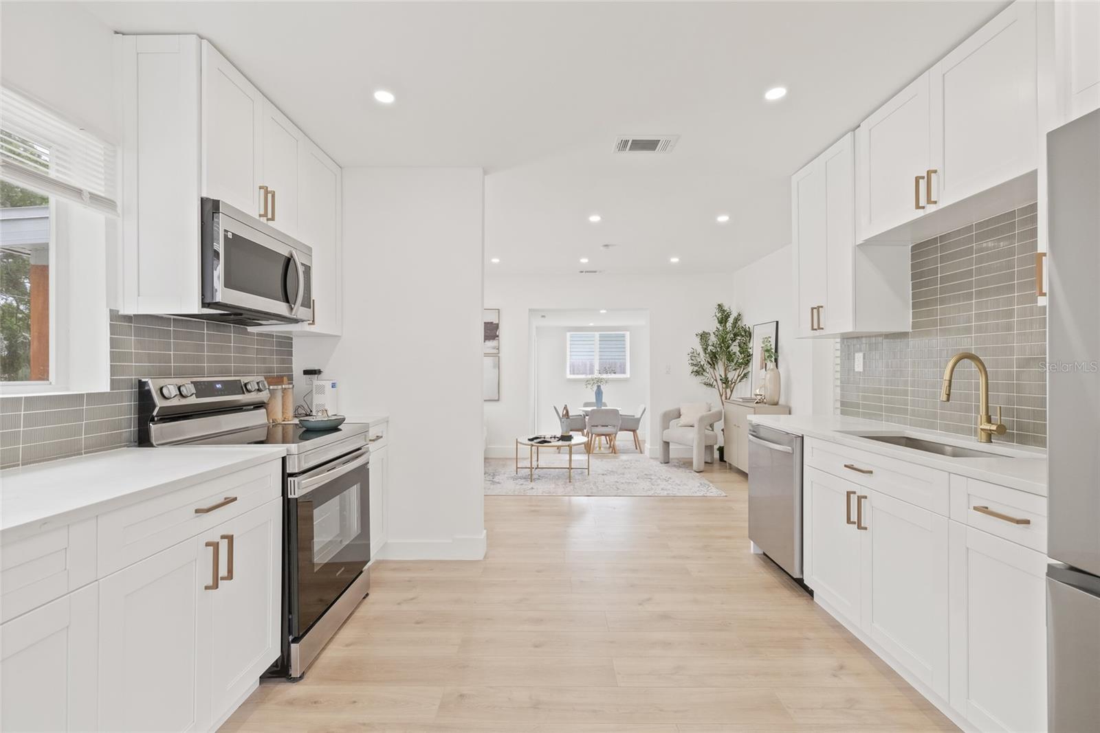 Image 11 of 41 For 3008 Van Buren Drive