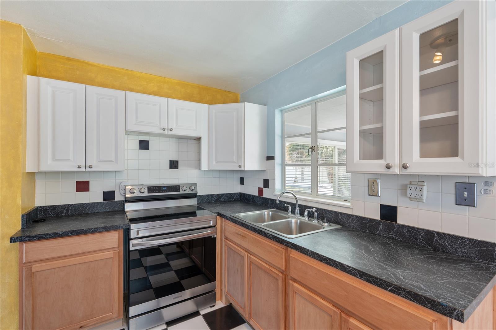 Image 6 of 28 For 600 79th Avenue