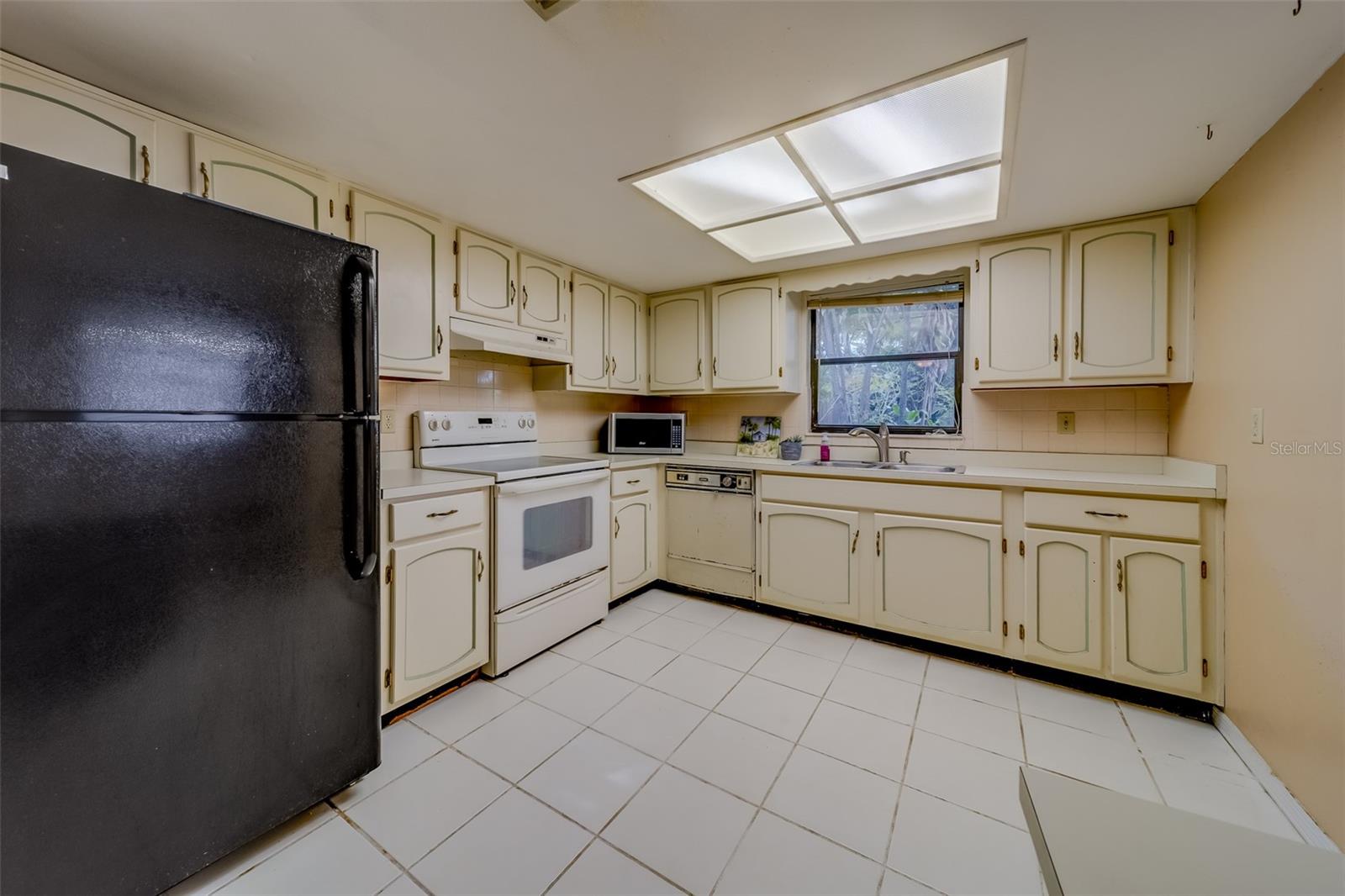 Image 13 of 21 For 1249 Abbey Crescent Lane