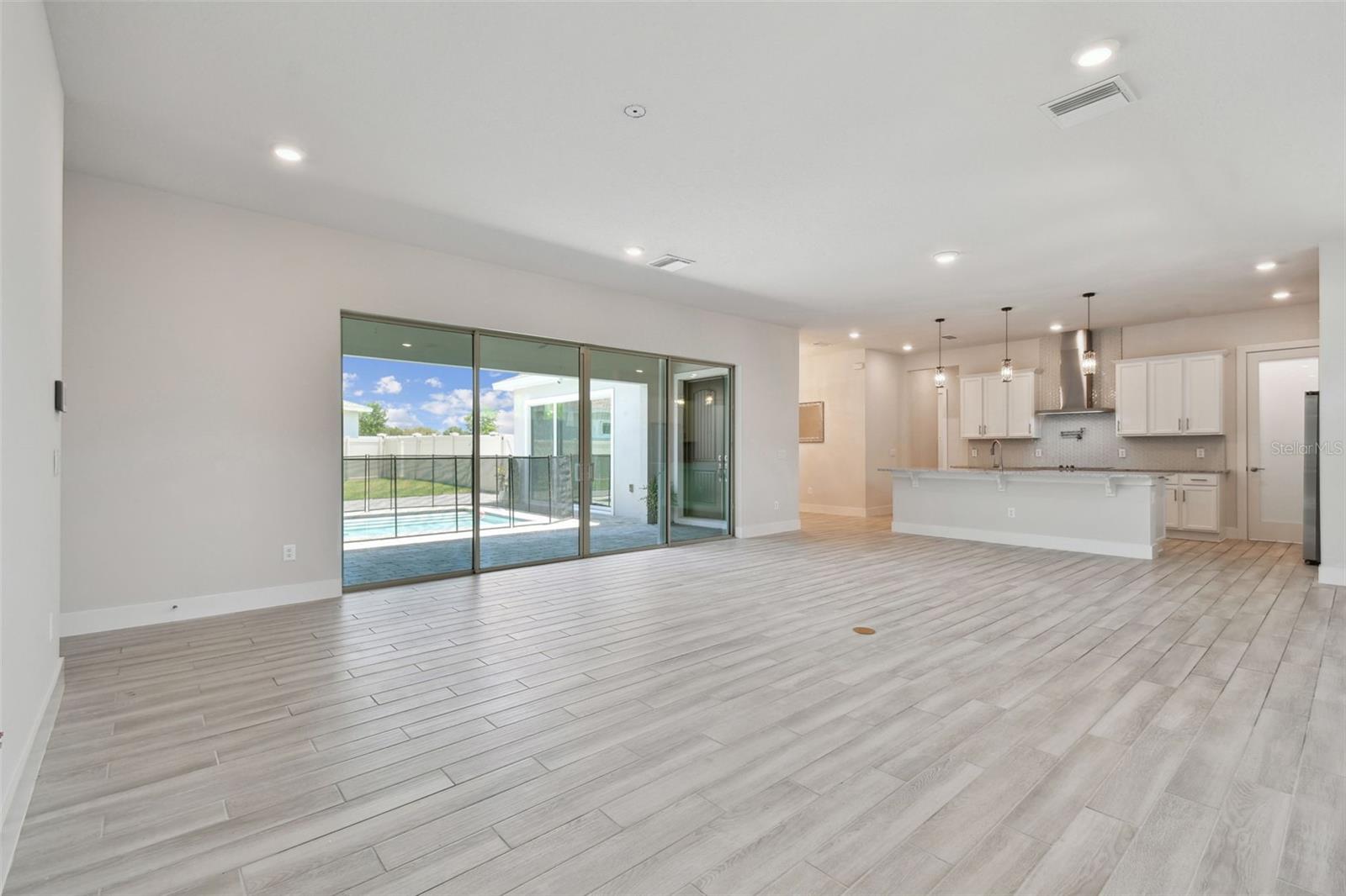 Image 17 of 68 For 8421 Ivy Stark Boulevard