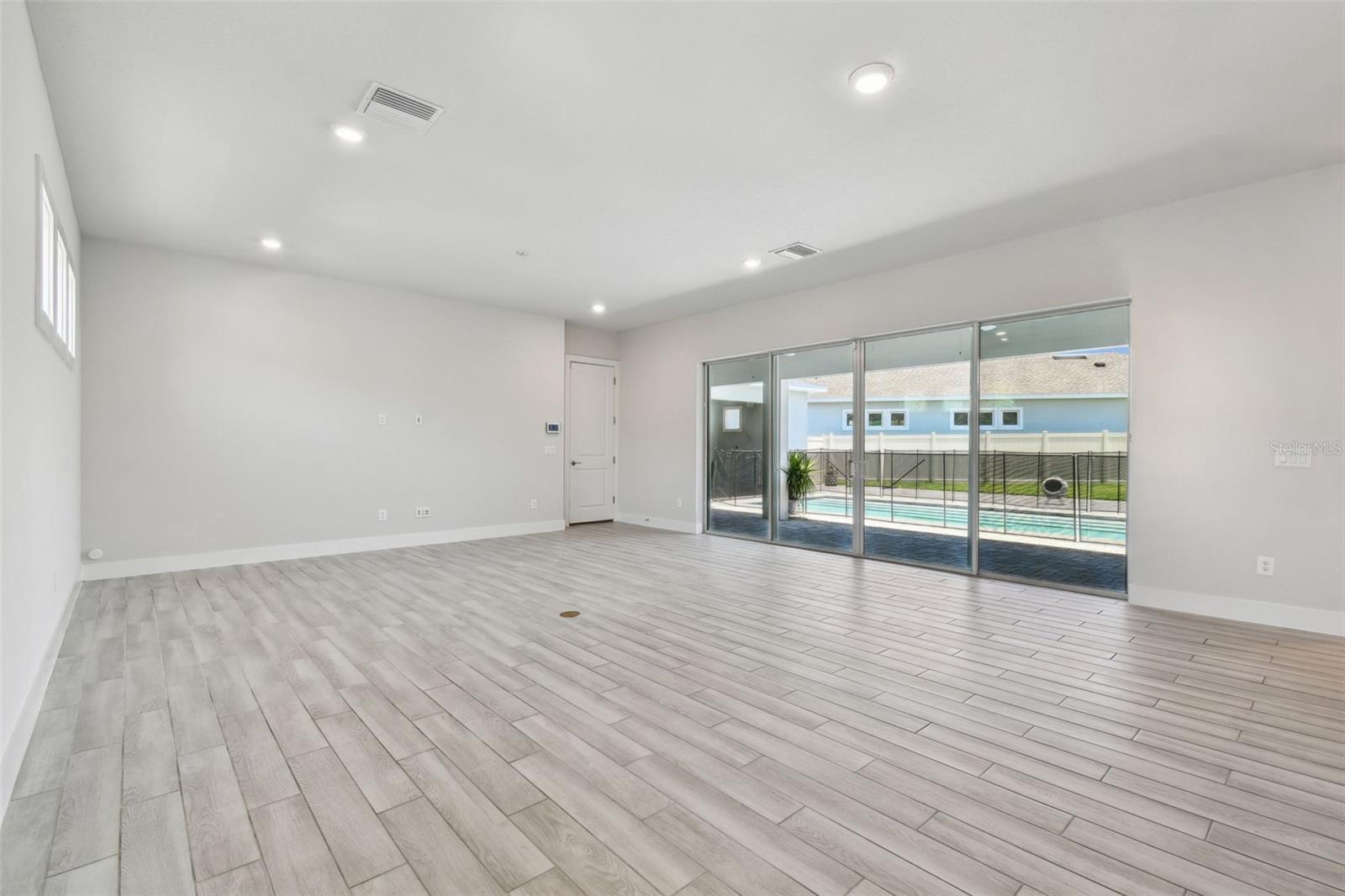 Image 18 of 68 For 8421 Ivy Stark Boulevard
