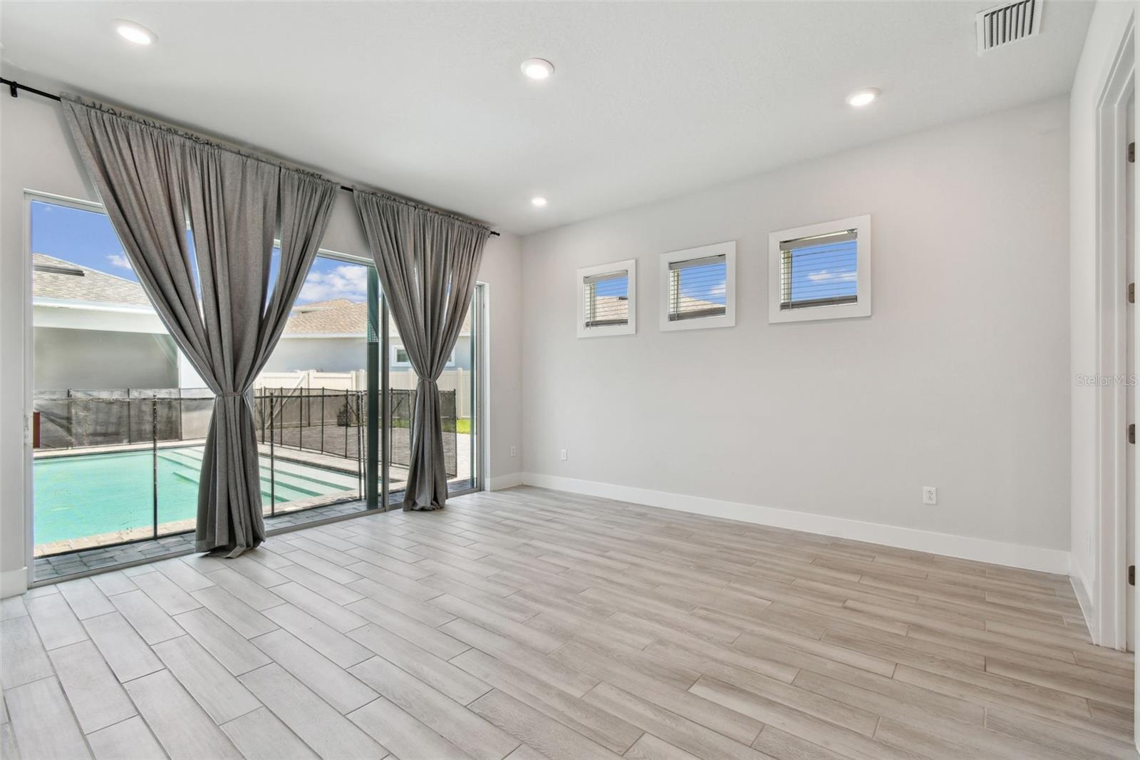 Image 22 of 68 For 8421 Ivy Stark Boulevard