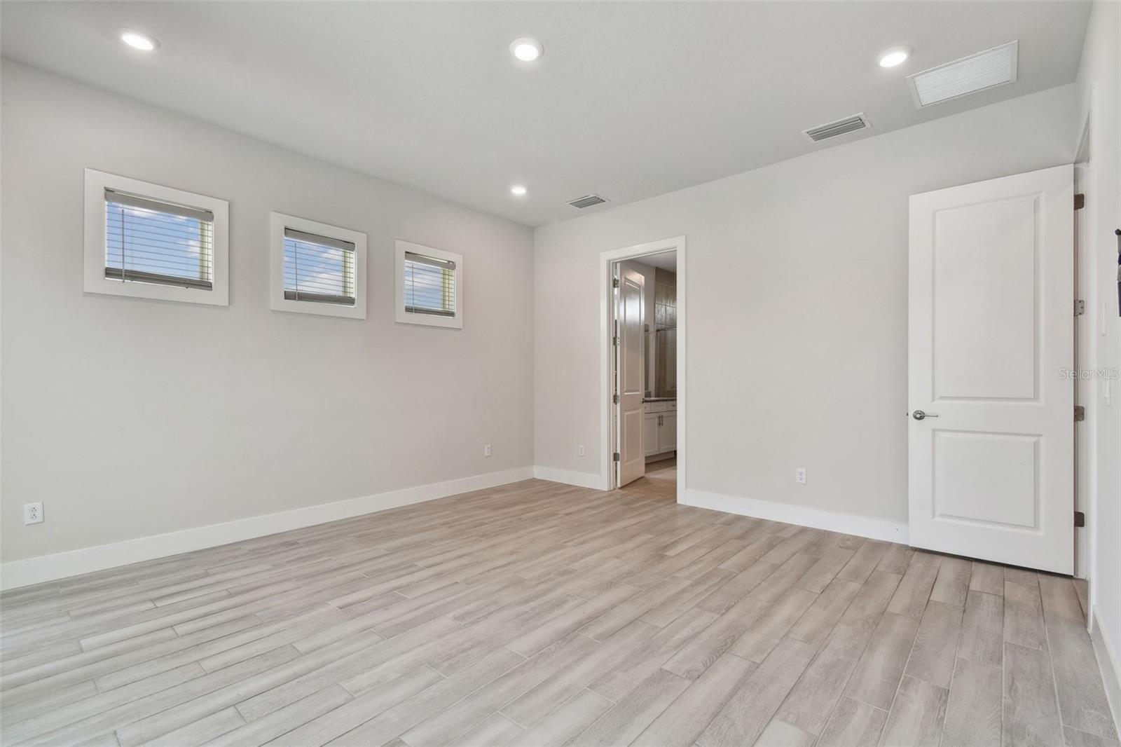 Image 23 of 68 For 8421 Ivy Stark Boulevard