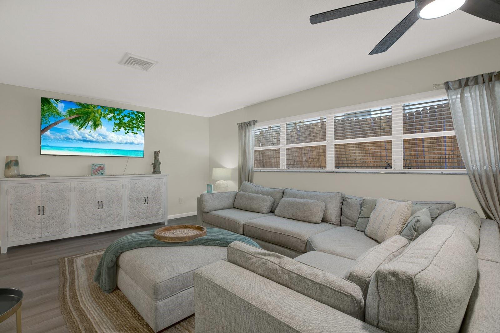 Image 18 of 42 For 8253 137th Lane