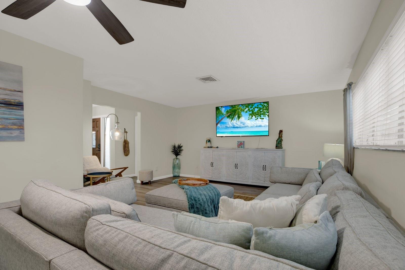 Image 7 of 42 For 8253 137th Lane
