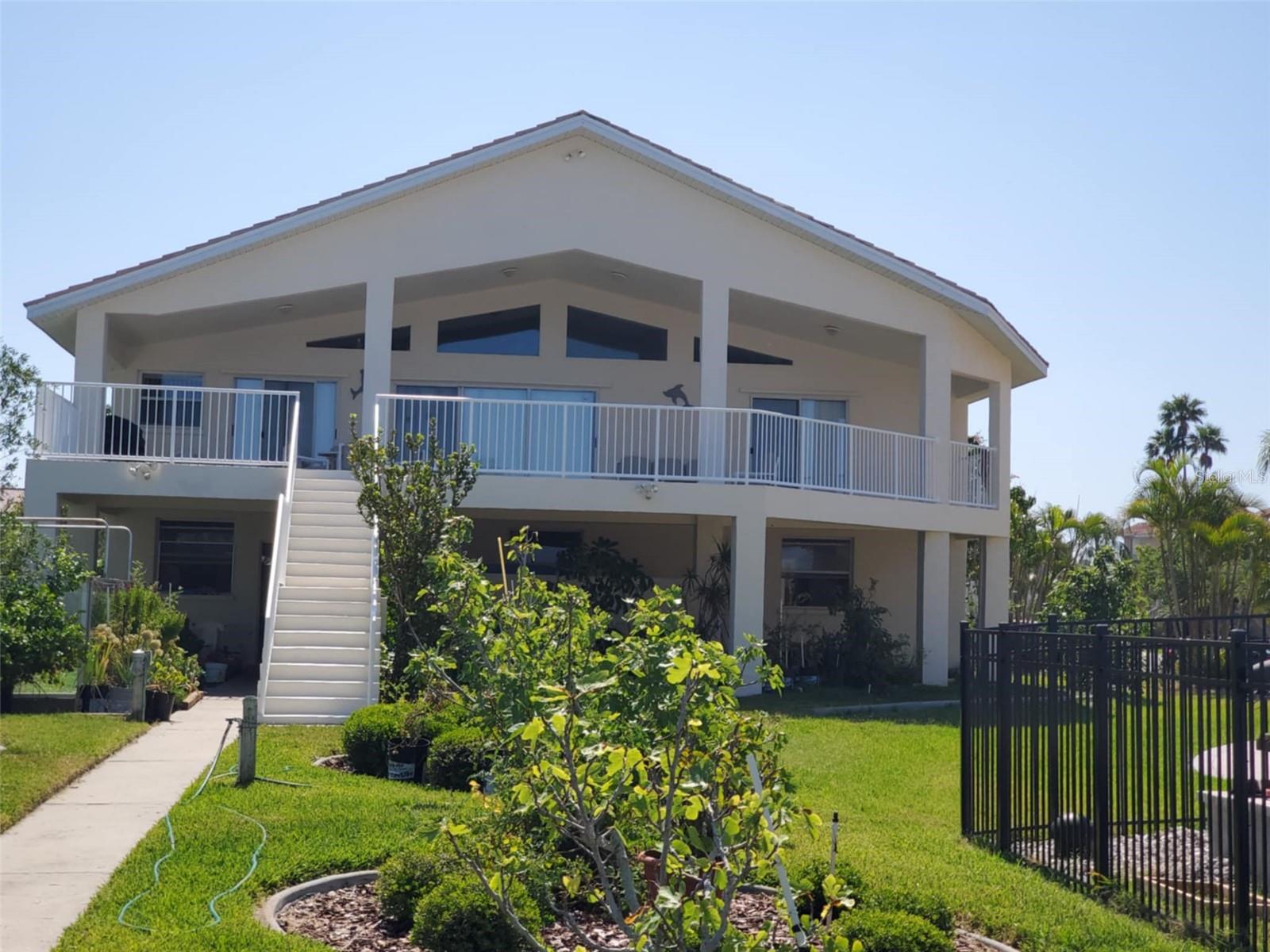 Listing photo id 8 for 5025 Westshore Drive