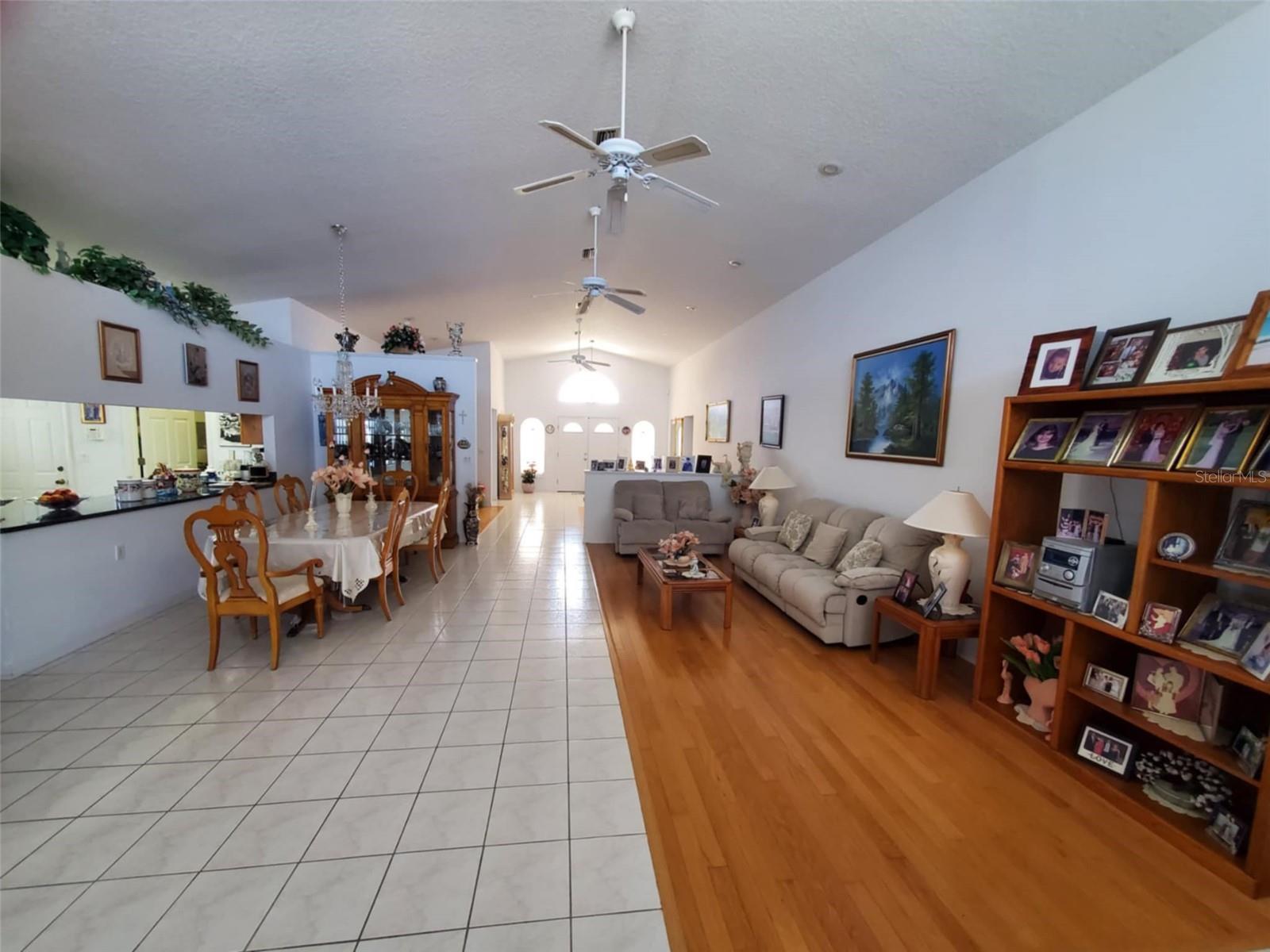 Listing photo id 9 for 5025 Westshore Drive