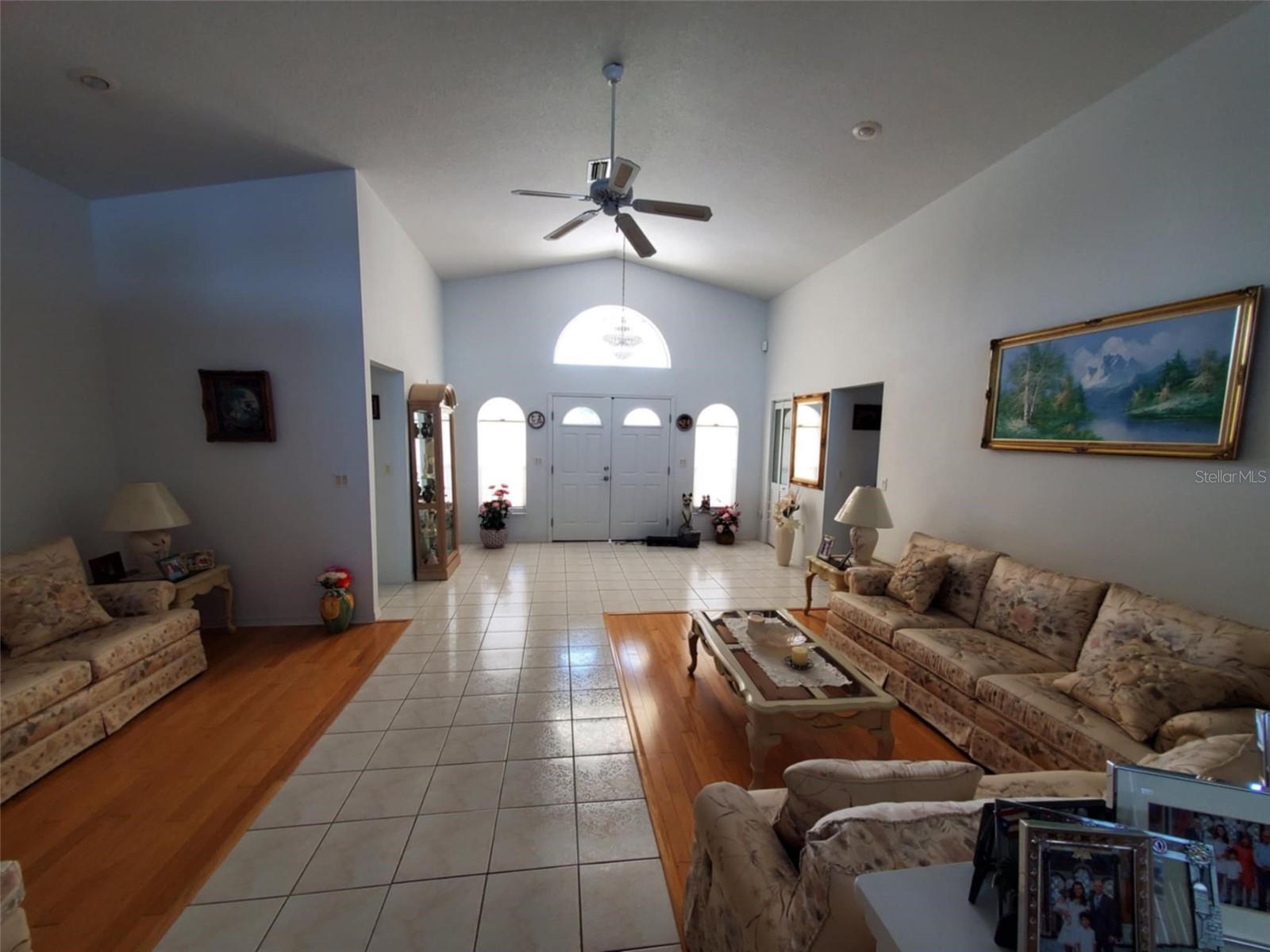 Listing photo id 10 for 5025 Westshore Drive