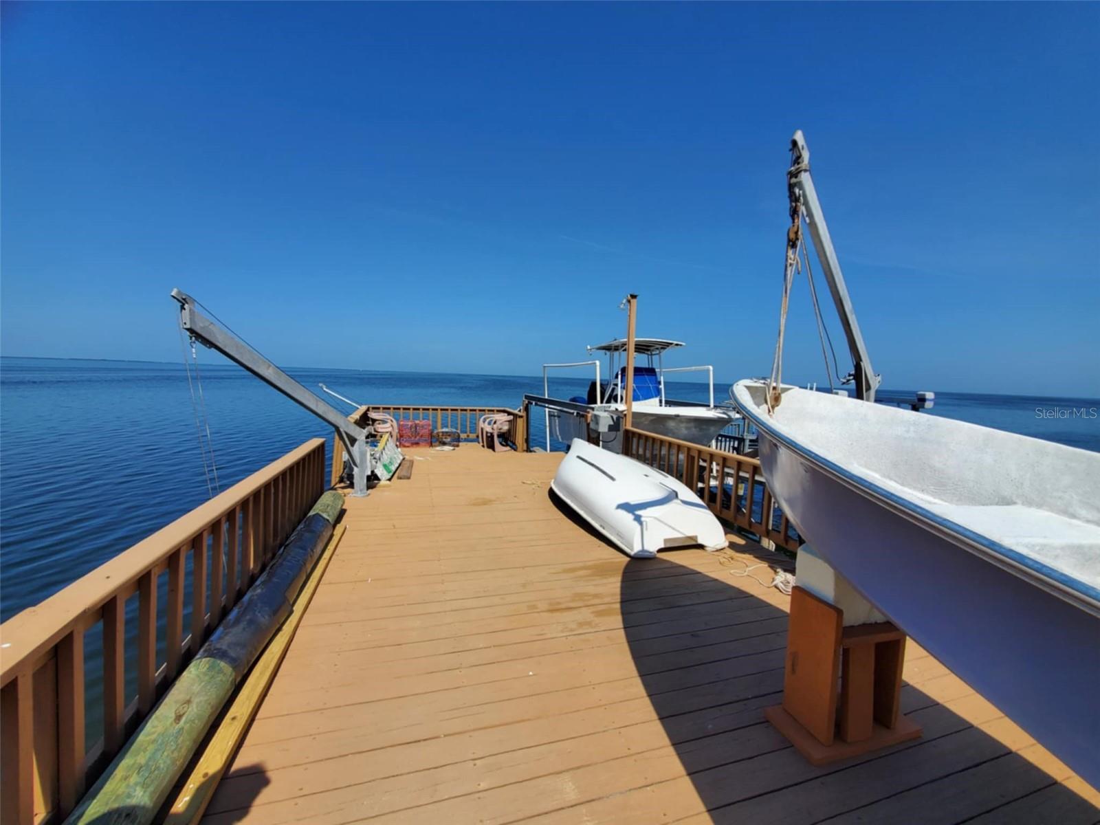 Listing photo id 11 for 5025 Westshore Drive