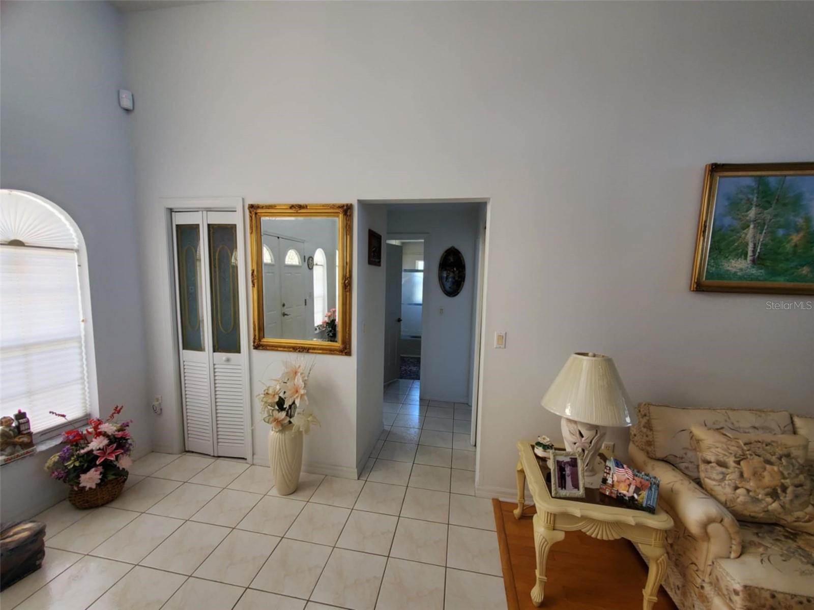 Listing photo id 12 for 5025 Westshore Drive