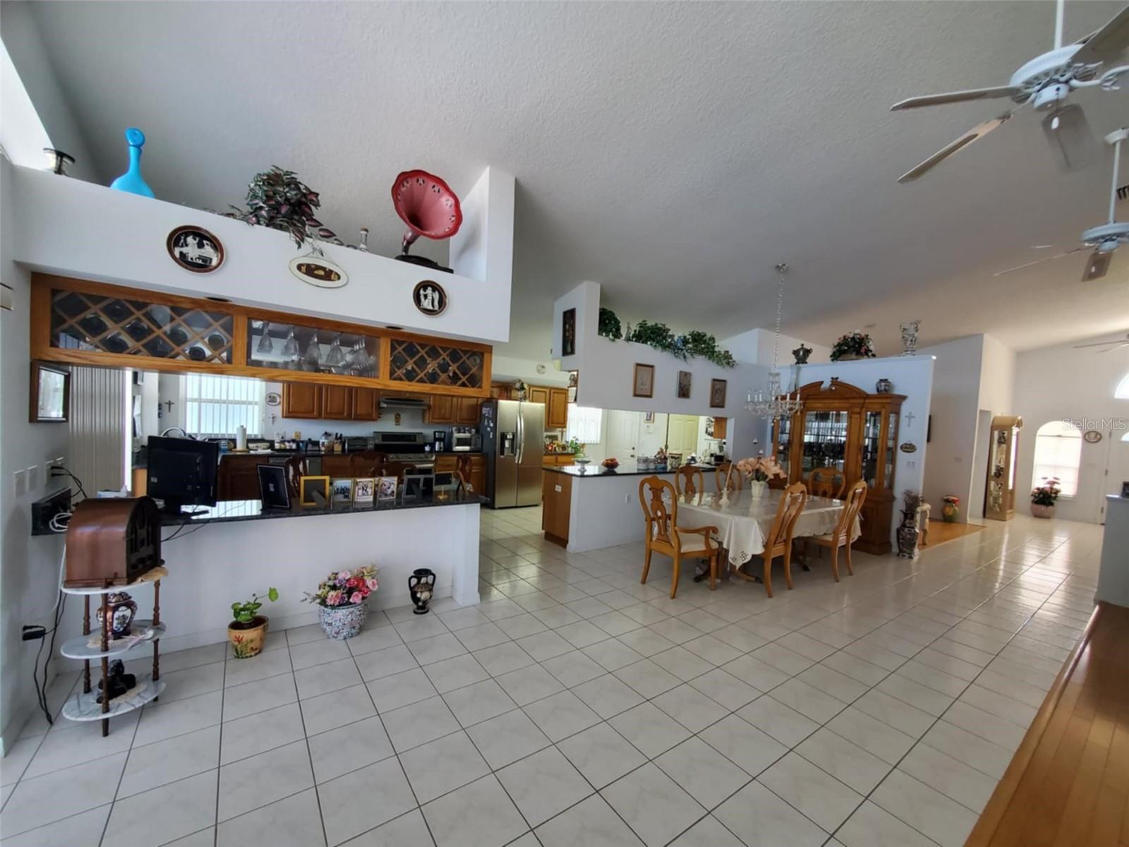 Listing photo id 13 for 5025 Westshore Drive