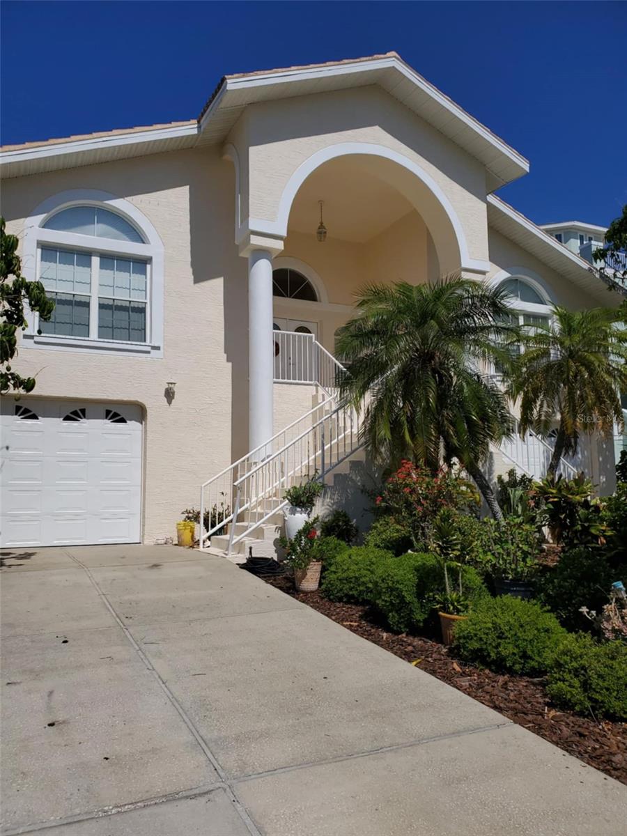 Listing photo id 0 for 5025 Westshore Drive