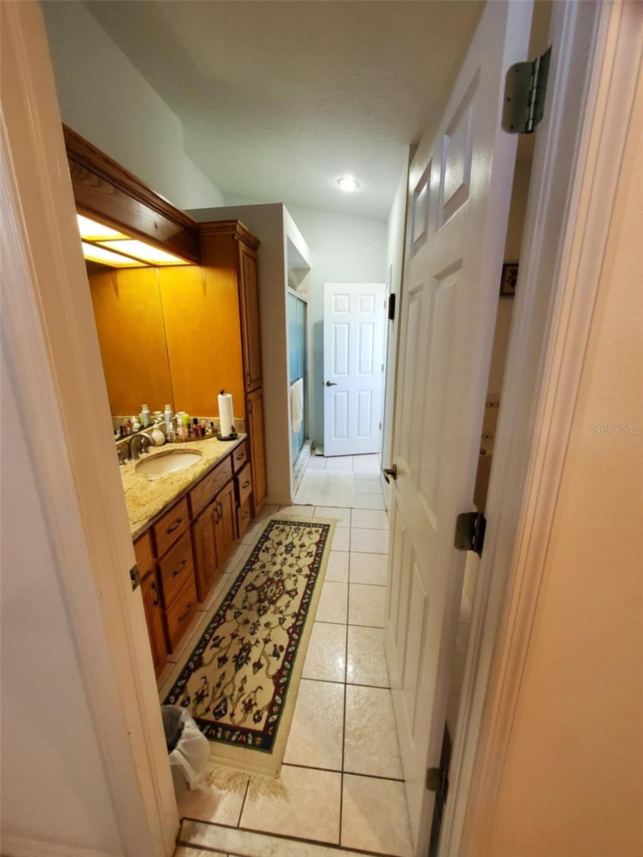 Listing photo id 18 for 5025 Westshore Drive