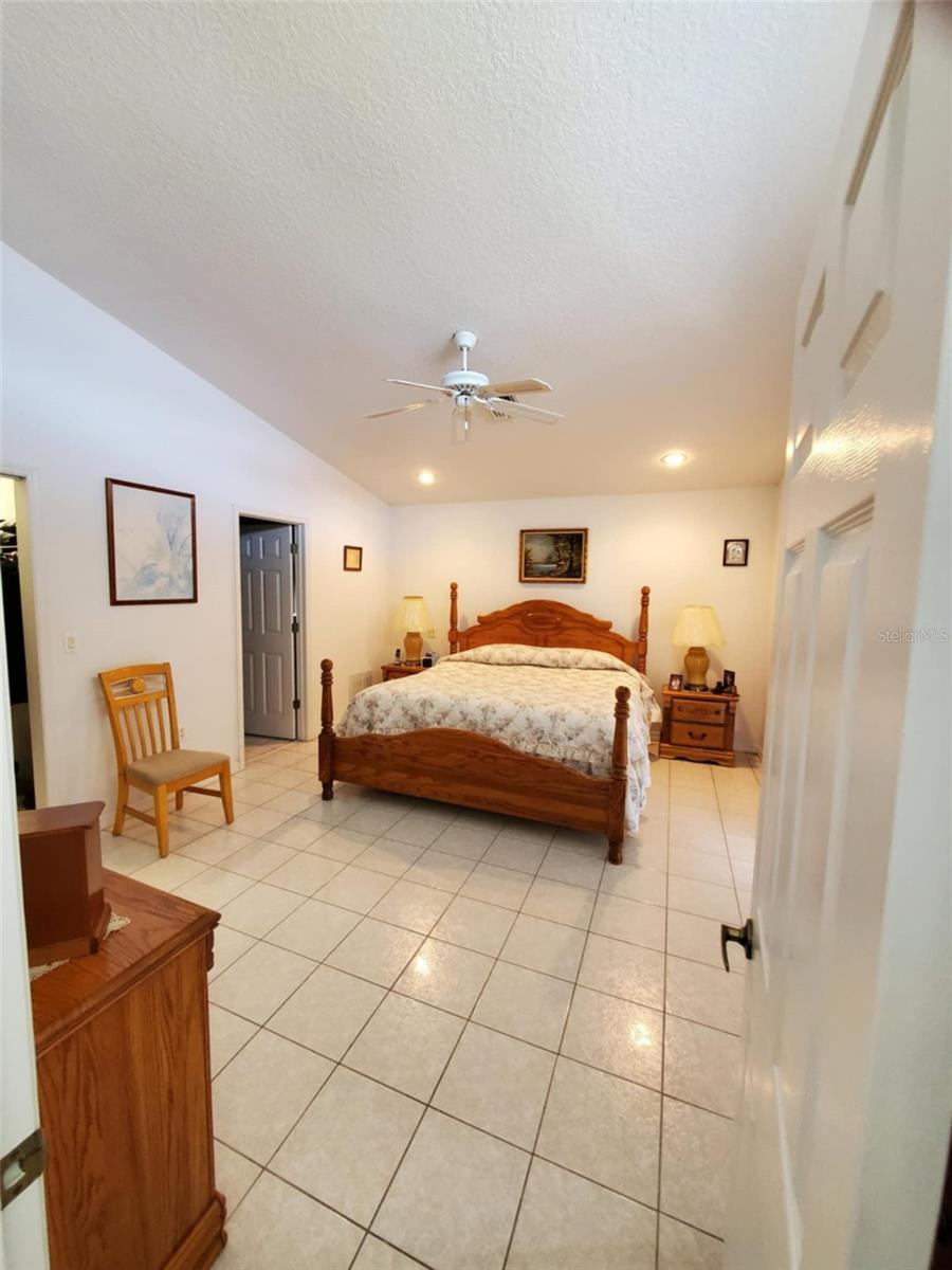 Listing photo id 22 for 5025 Westshore Drive