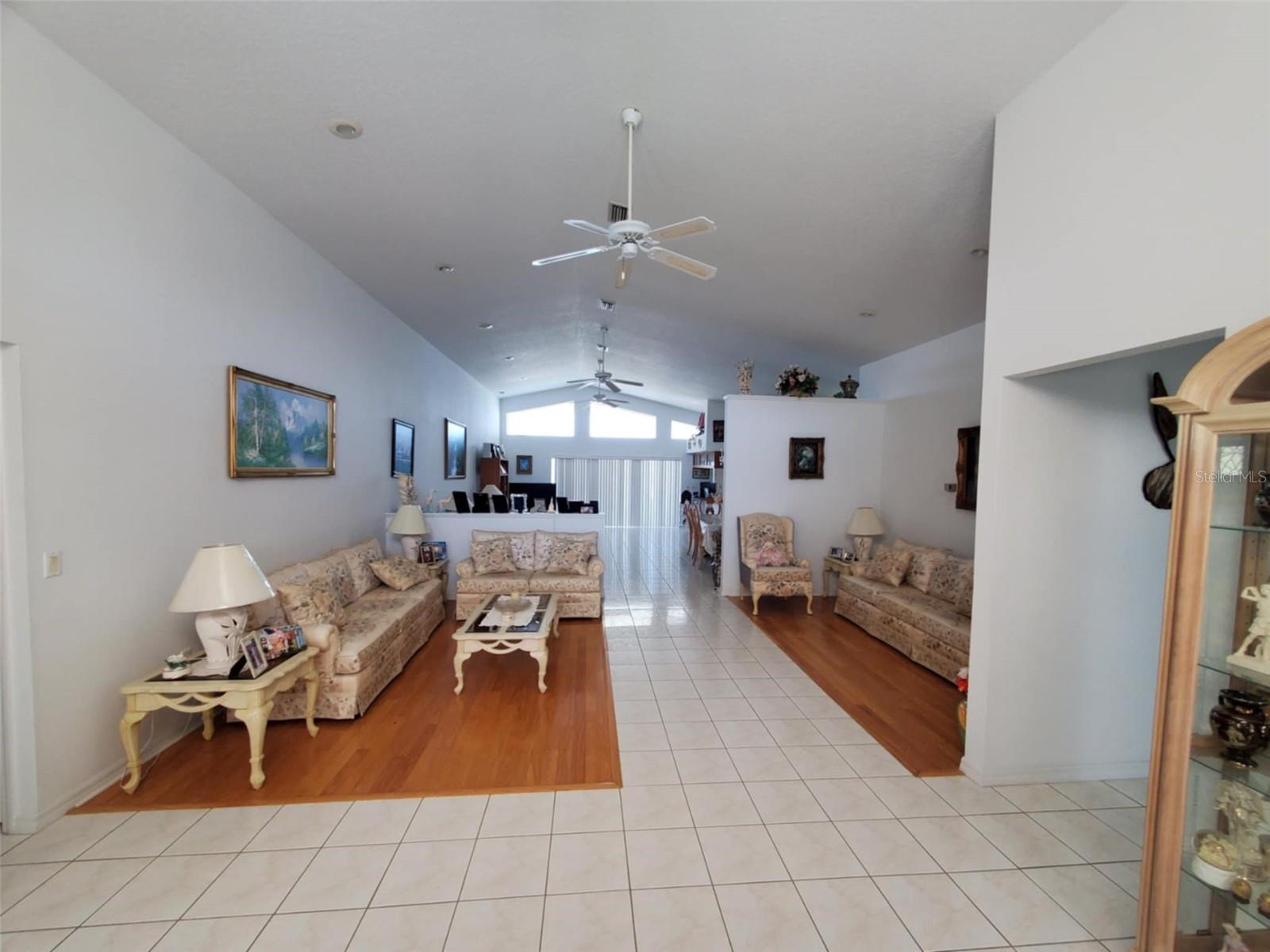 Listing photo id 23 for 5025 Westshore Drive