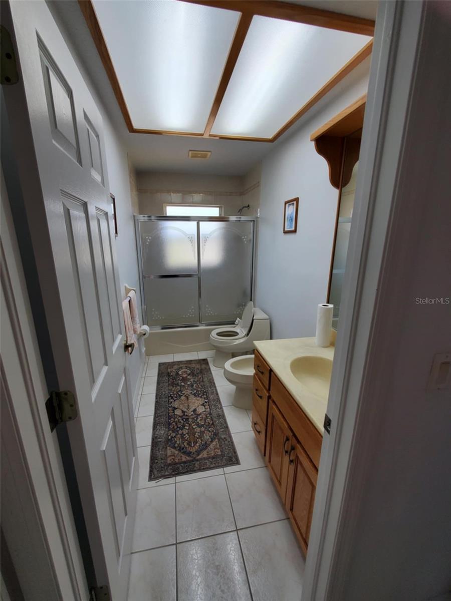 Listing photo id 24 for 5025 Westshore Drive