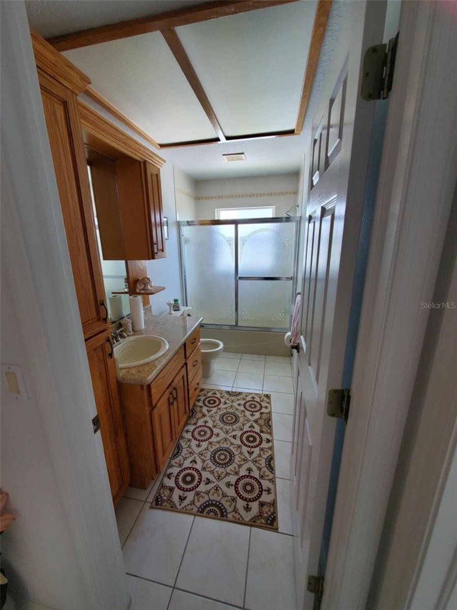 Listing photo id 26 for 5025 Westshore Drive