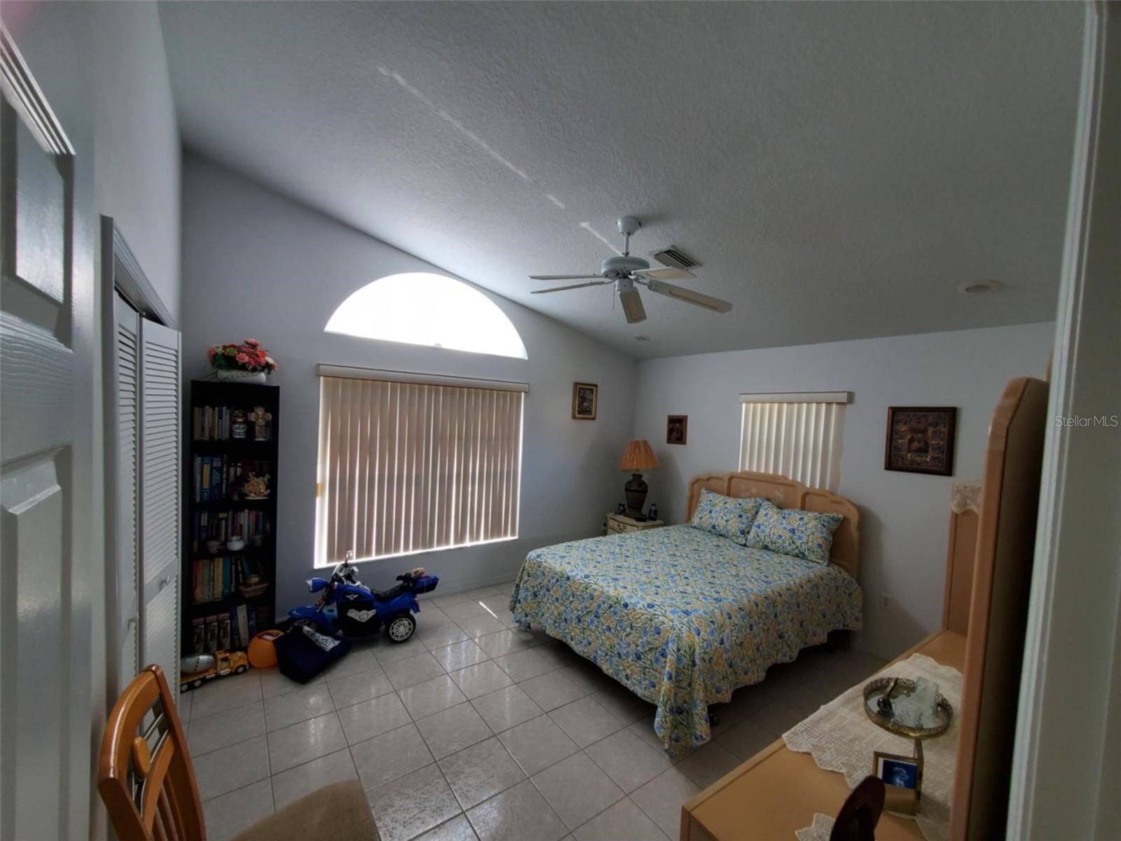 Listing photo id 28 for 5025 Westshore Drive
