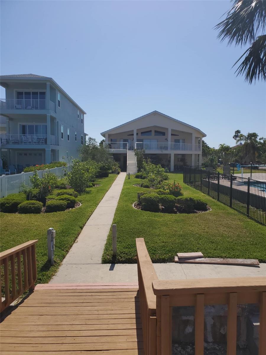 Listing photo id 3 for 5025 Westshore Drive
