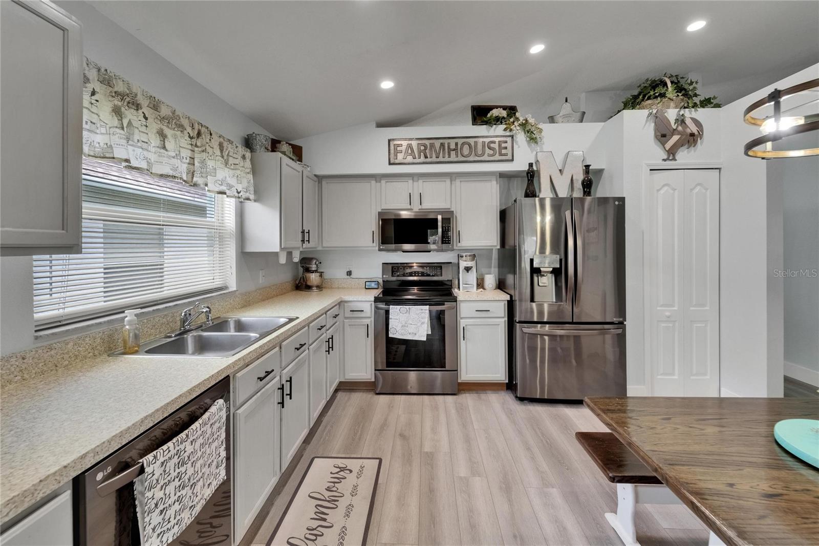 Image 17 of 59 For 10449 Hunters Haven Boulevard