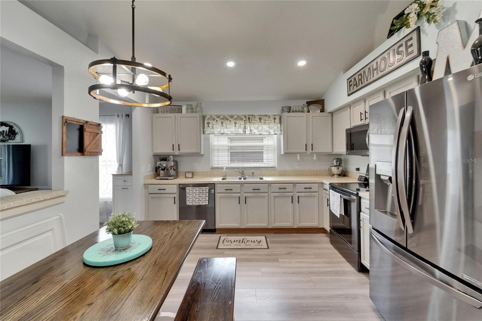 Image 18 of 59 For 10449 Hunters Haven Boulevard