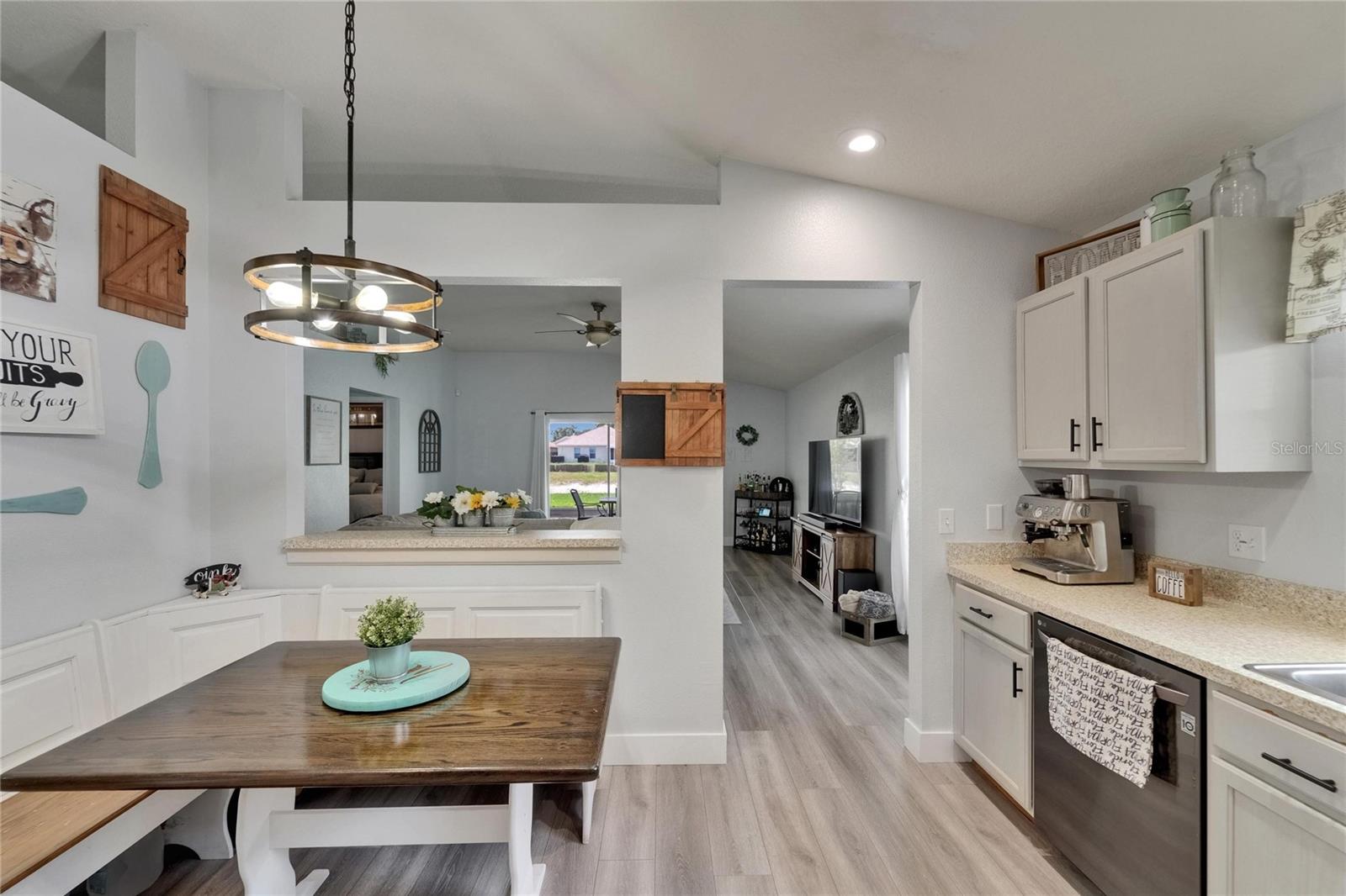 Image 21 of 59 For 10449 Hunters Haven Boulevard