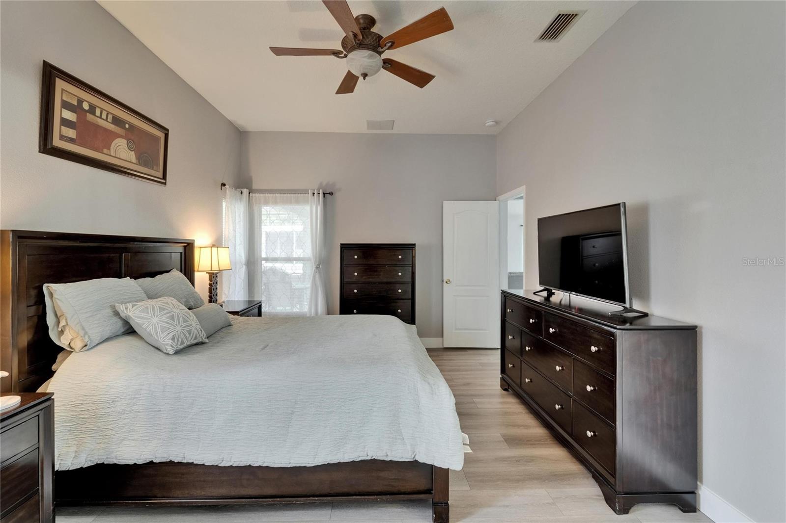 Image 23 of 59 For 10449 Hunters Haven Boulevard